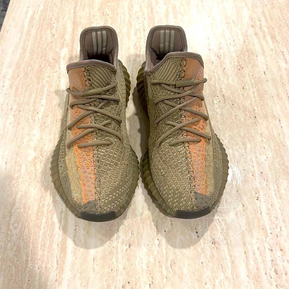 2020
Yeezy Boost 350 V2 'Sand Taupe